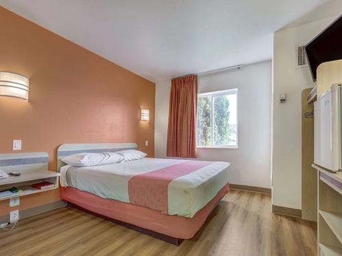 Photo of Motel 6 Roseburg, OR