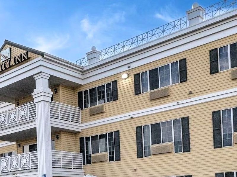 Quality Inn & Suites Tulare