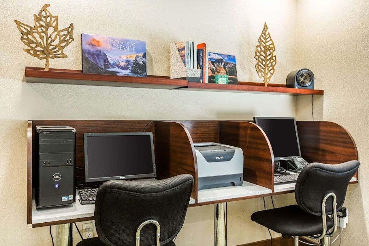 Photo of Comfort Suites Fresno River Park