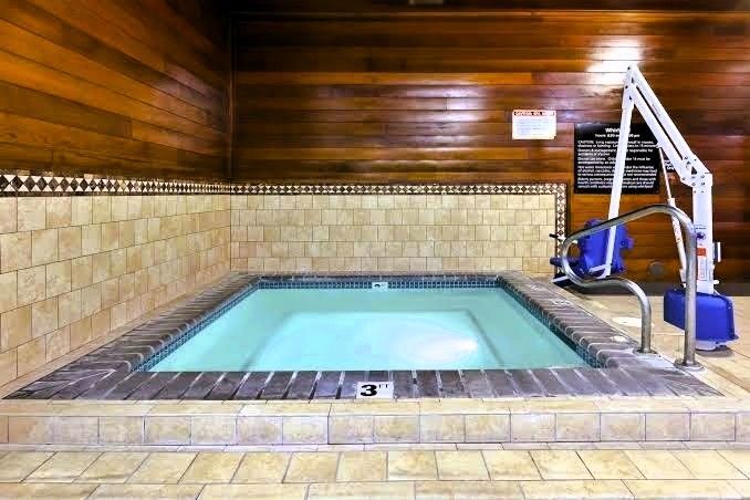 Country Inn & Suites by Radisson, Idaho Falls at the Mall - Hot tub