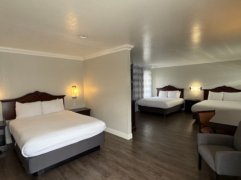 Photo of Stargazer Inn and Suites - Family Room, Multiple Beds