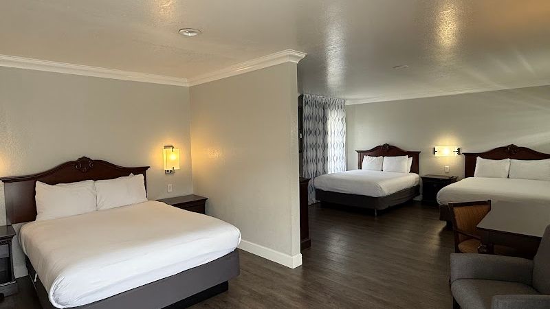 Photo of Stargazer Inn and Suites - Family Room, Multiple Beds