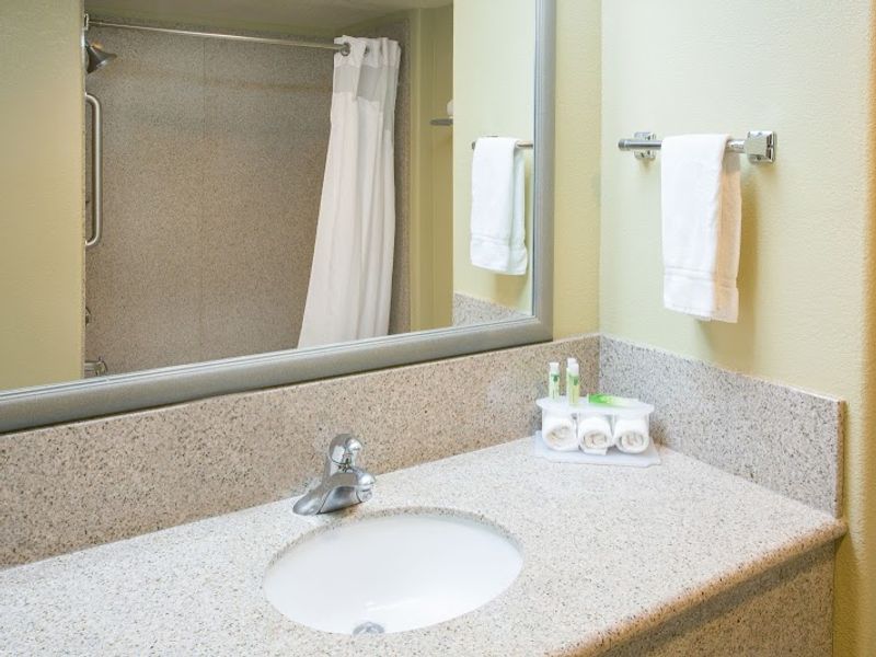 Photo of Holiday Inn Express & Suites Vacaville, an IHG Hotel
