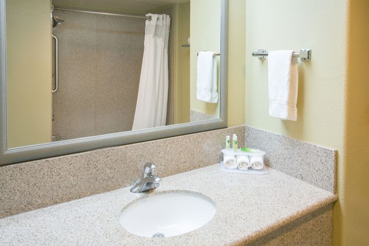 Photo of Holiday Inn Express & Suites Vacaville, an IHG Hotel