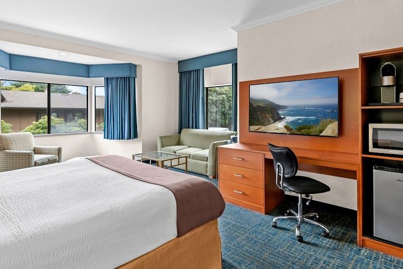 Photo of Best Western De Anza Inn - Room, King Bed, Sofa, Seating area, Flat TV, Work Desk, Fridge, Microwave, Coffee machine