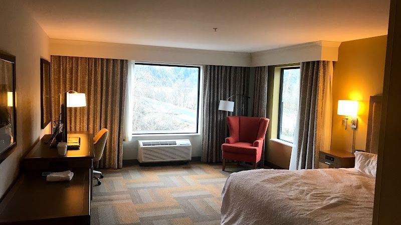 Photo of Hampton Inn & Suites Hood River