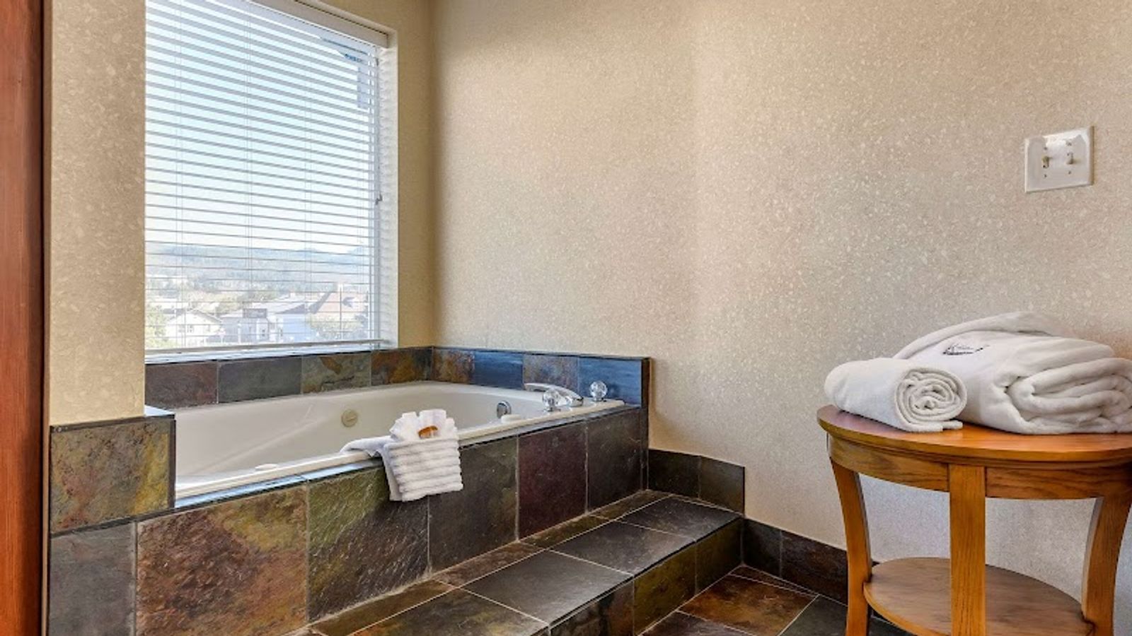 Photo of The Kathryn Riverfront Inn, Ascend Hotel Collection