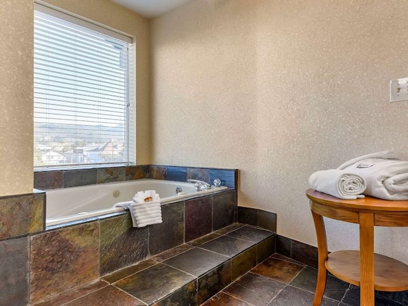 Photo of The Kathryn Riverfront Inn, Ascend Hotel Collection
