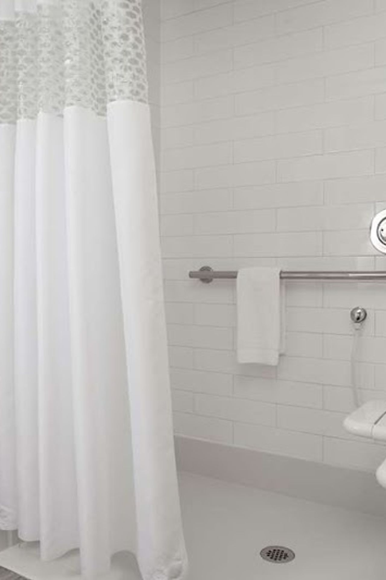 Photo of Hampton Inn Lewiston - Bathroom