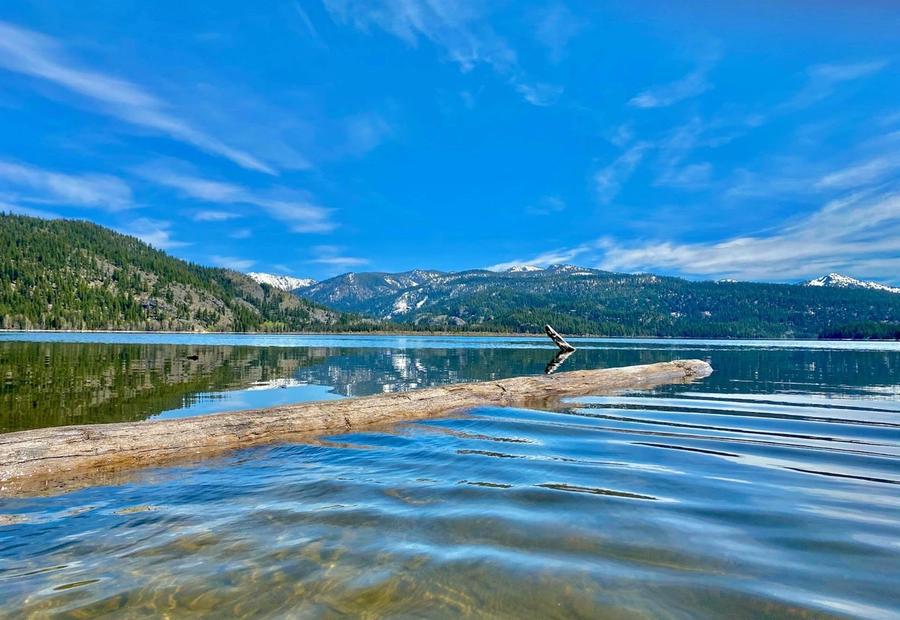 Lakefront Retreats in Idaho with Breakfast Included