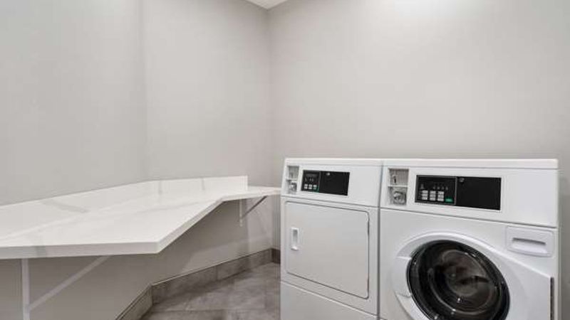 Photo of La Quinta Inn & Suites by Wyndham Springfield