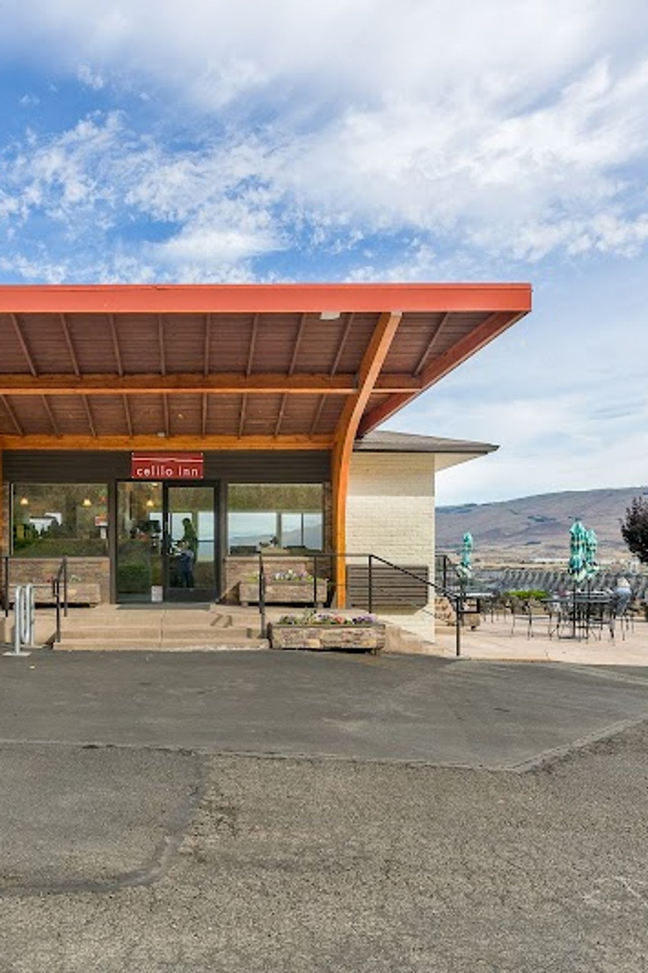 Photo of Celilo Inn