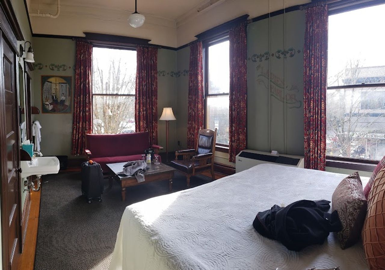 Photo of McMenamins Hotel Oregon