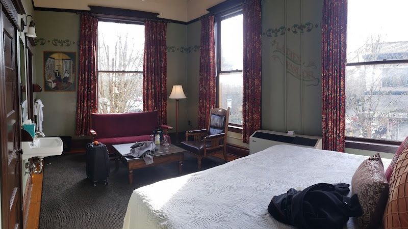 Photo of McMenamins Hotel Oregon