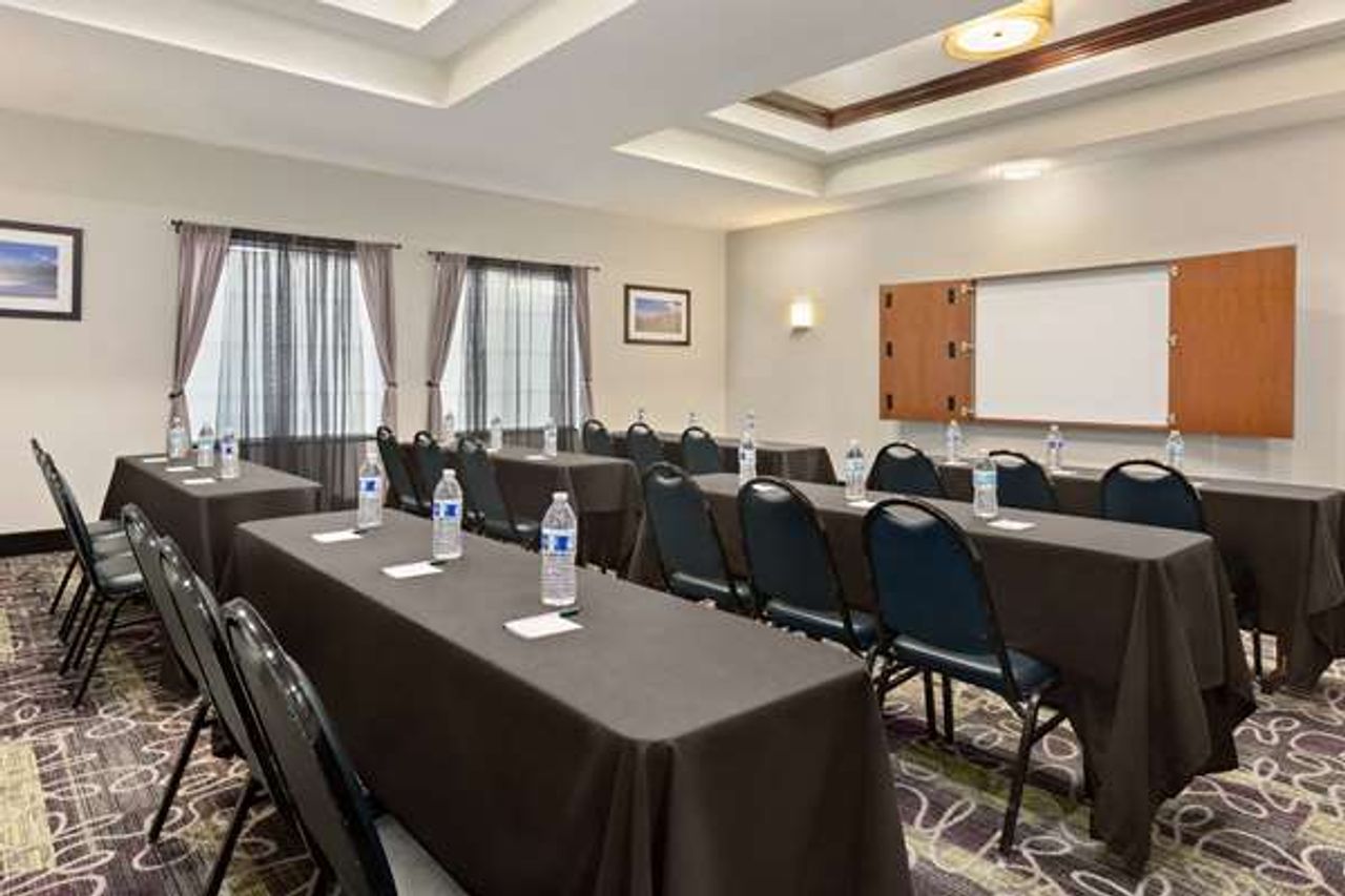 Photo of La Quinta Inn & Suites by Wyndham Fresno Northwest