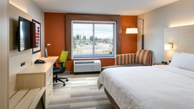 Photo of Holiday Inn Express & Suites Bend South, an IHG Hotel