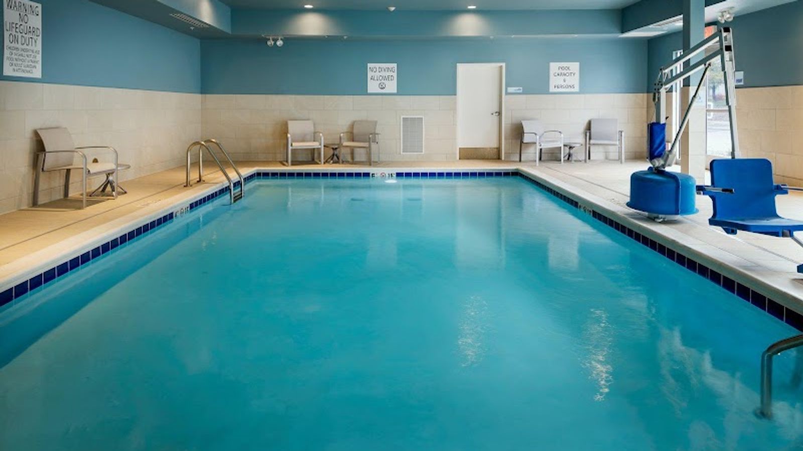 Photo of Holiday Inn Express & Suites Medford, an IHG Hotel