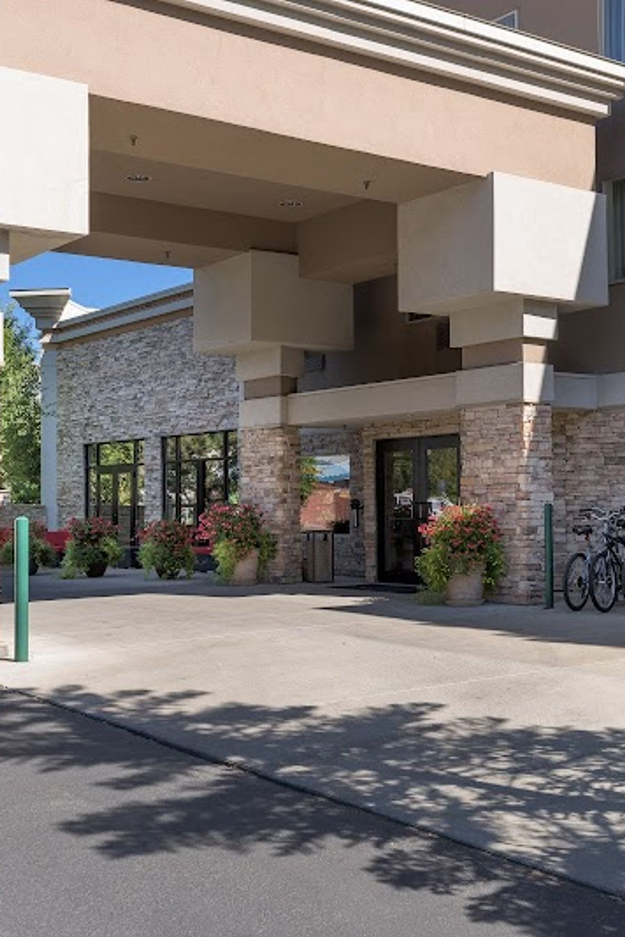 Photo of Wood River Inn & Suites