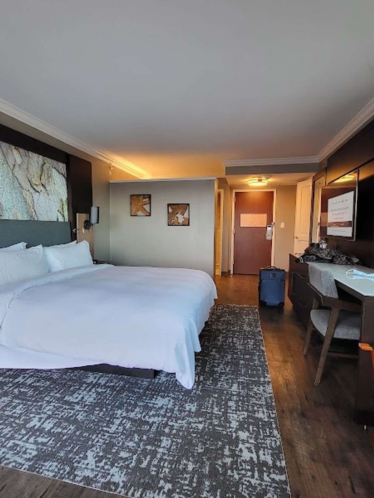 Photo of Monterey Marriott - Room, King Bed, Flat TV, Work desk