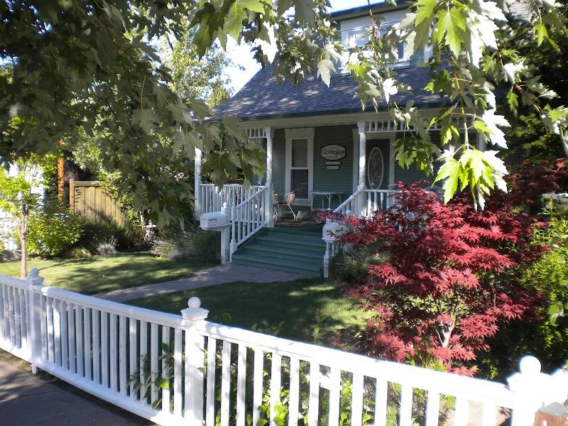 2nd Street Cottages