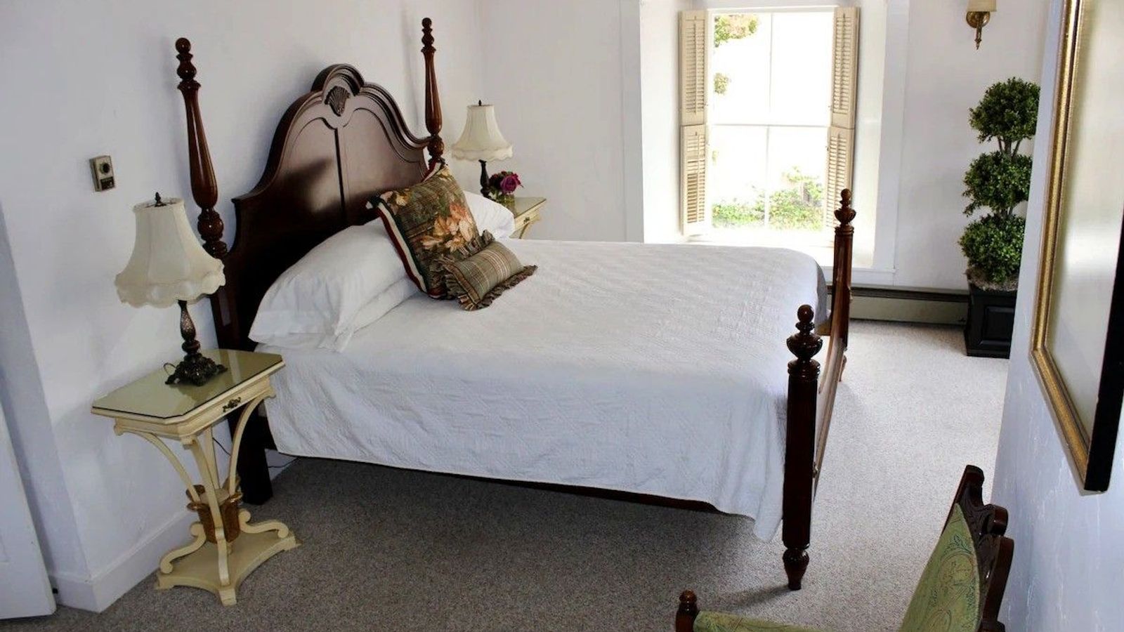 Photo of Merritt House Hotel - Honeymoon Suite