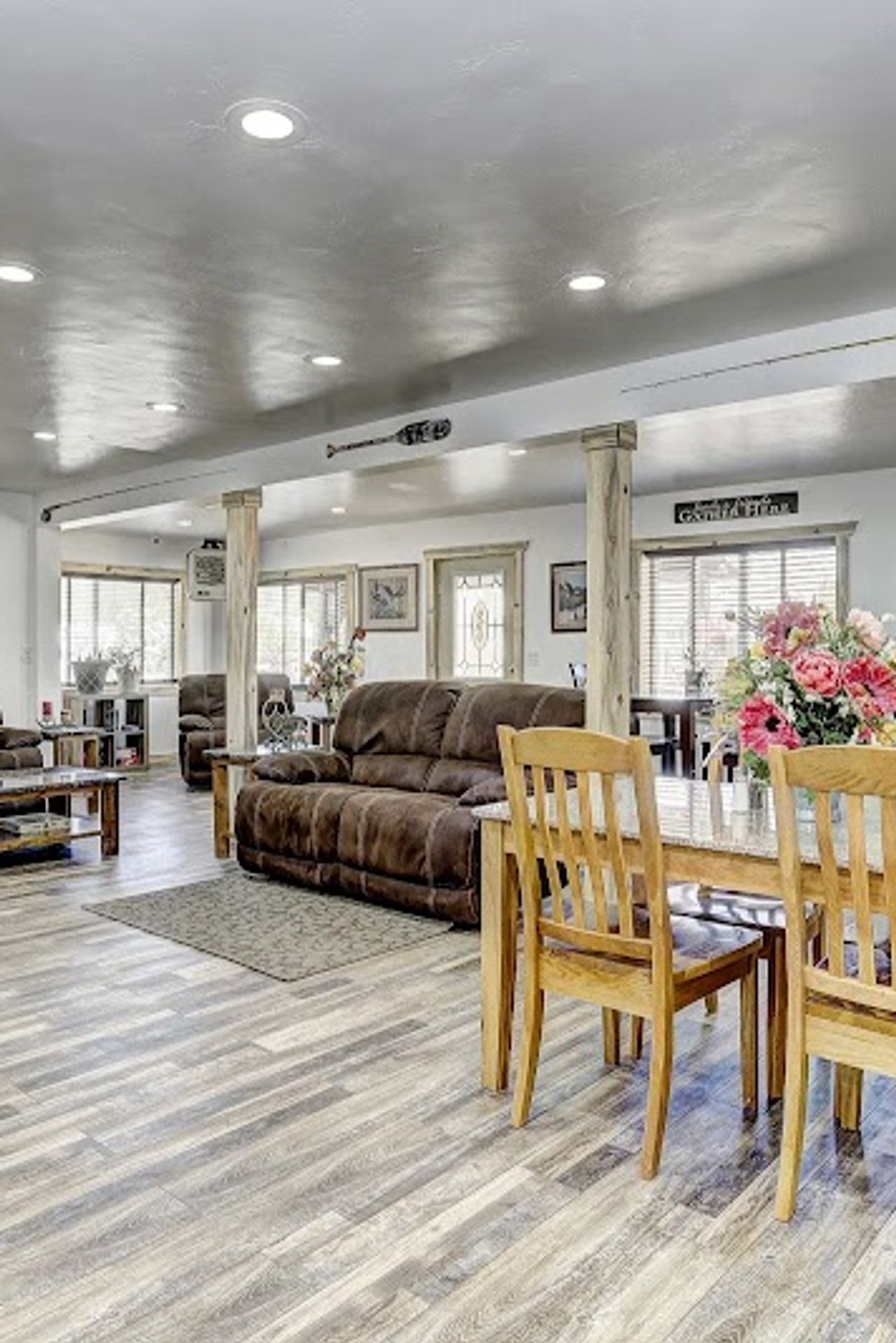 Photo of Cascade Lake Inn