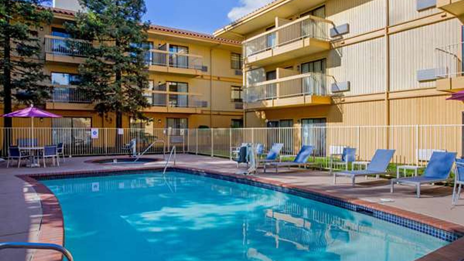 Photo of La Quinta Inn & Suites by Wyndham Oakland - Hayward