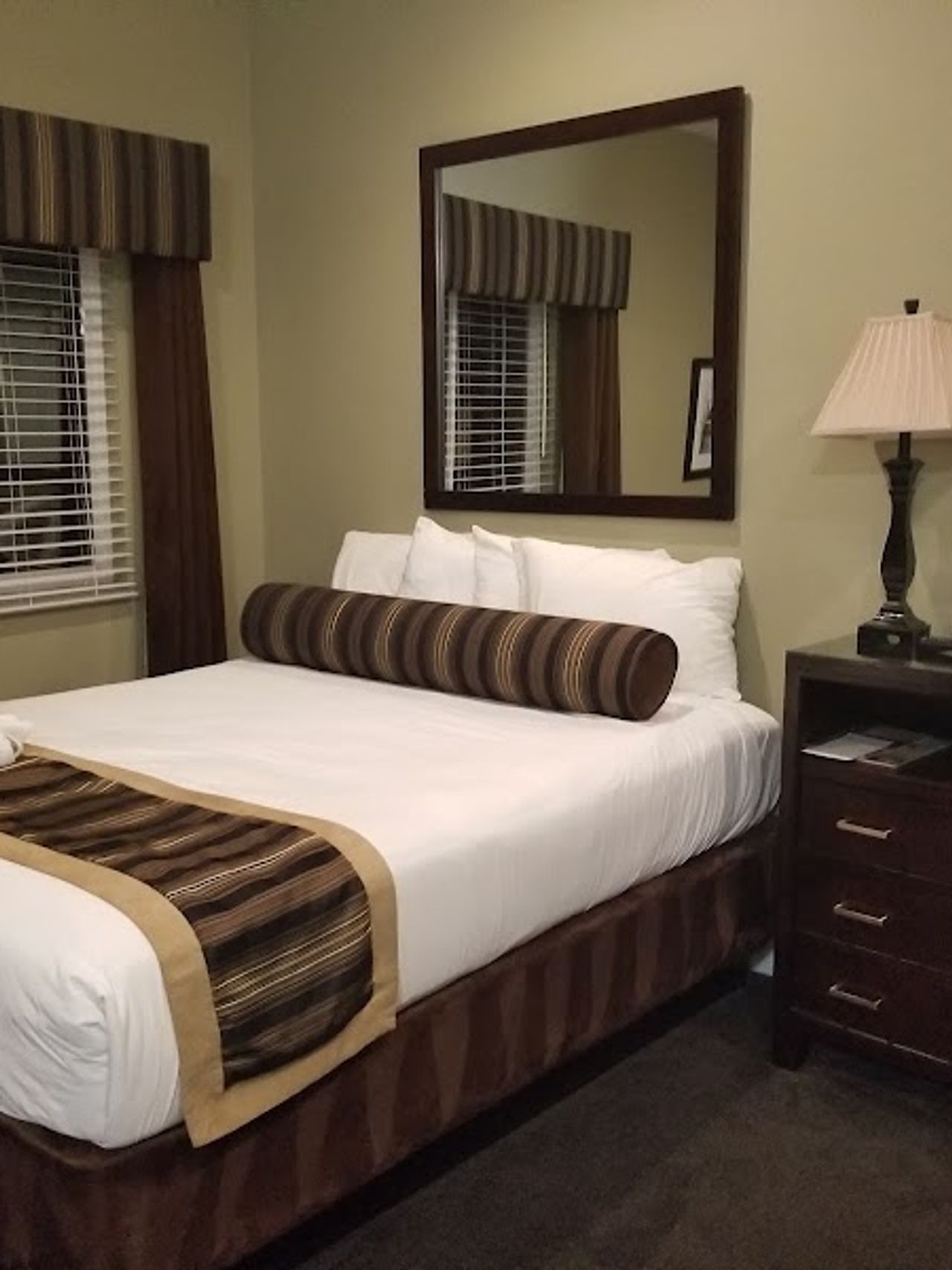 Photo of Monterey Peninsula Inn - Room, queen bed
