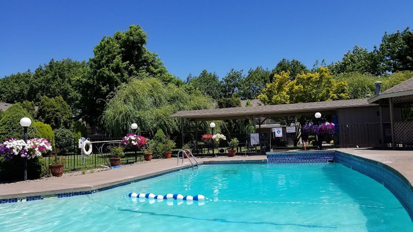 Photo of Village Inn Springfield/Eugene - Outdoor Pool