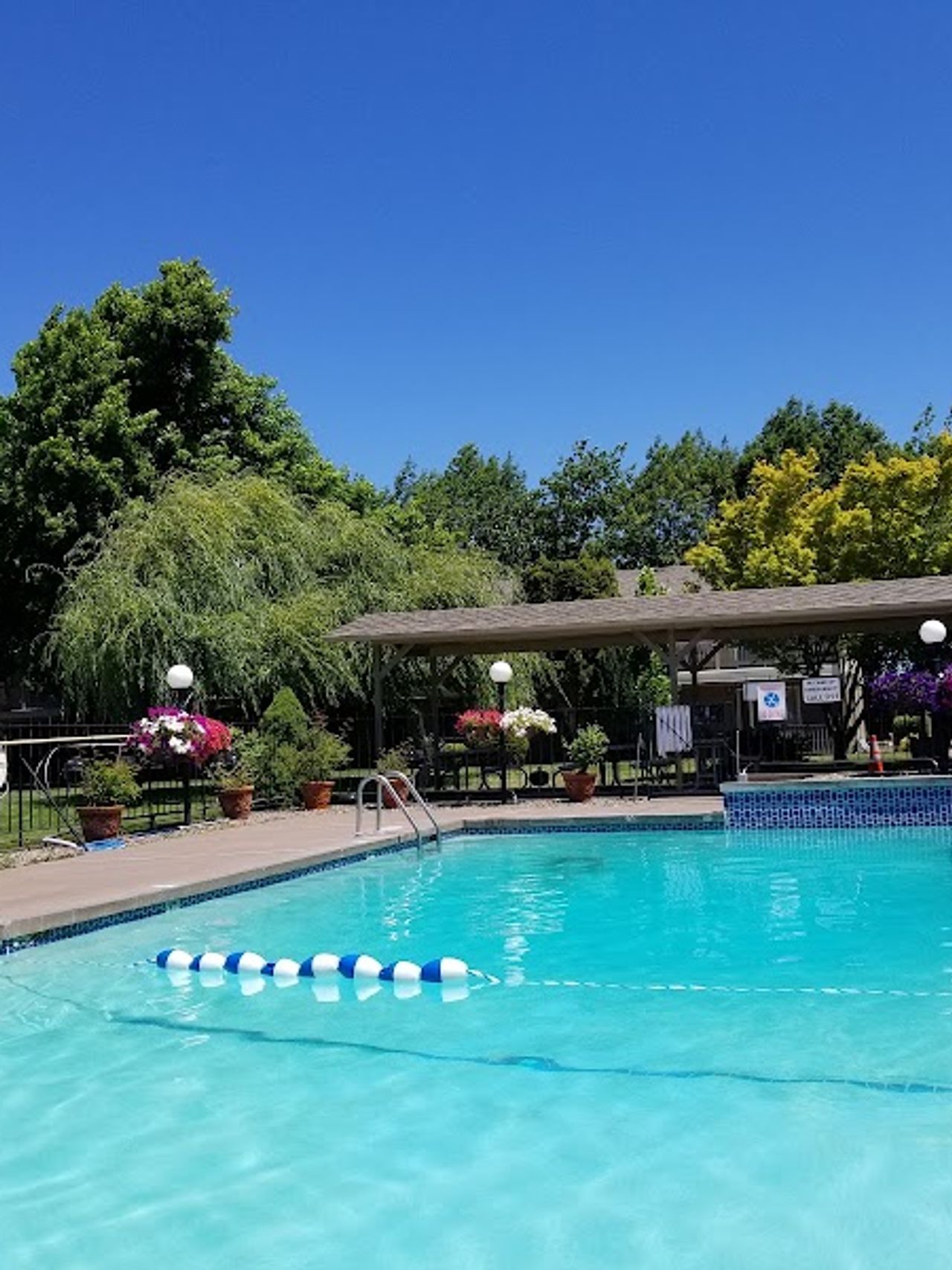 Photo of Village Inn Springfield/Eugene - Outdoor Pool