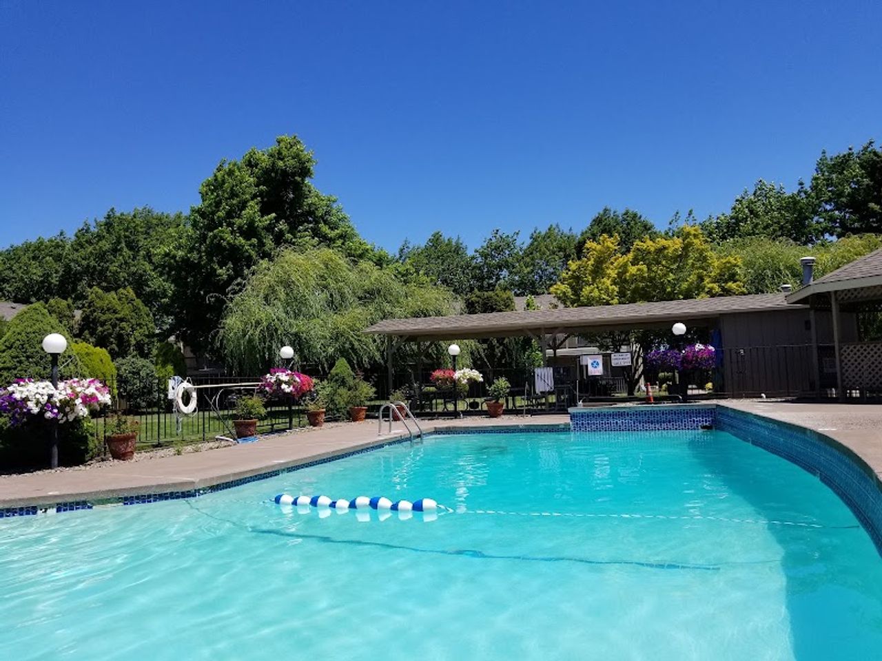 Photo of Village Inn Springfield/Eugene - Outdoor Pool
