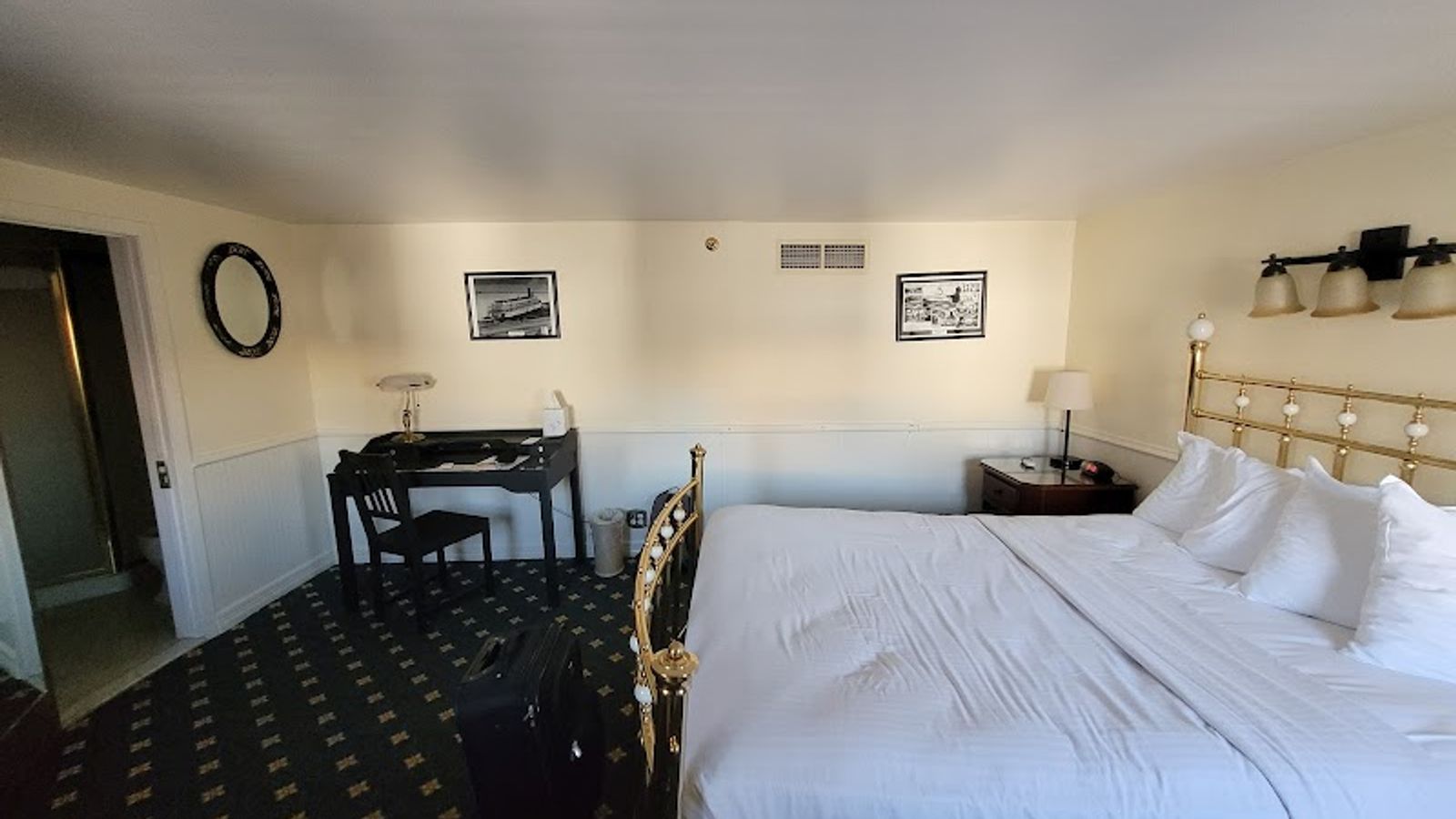 Photo of Delta King Hotel