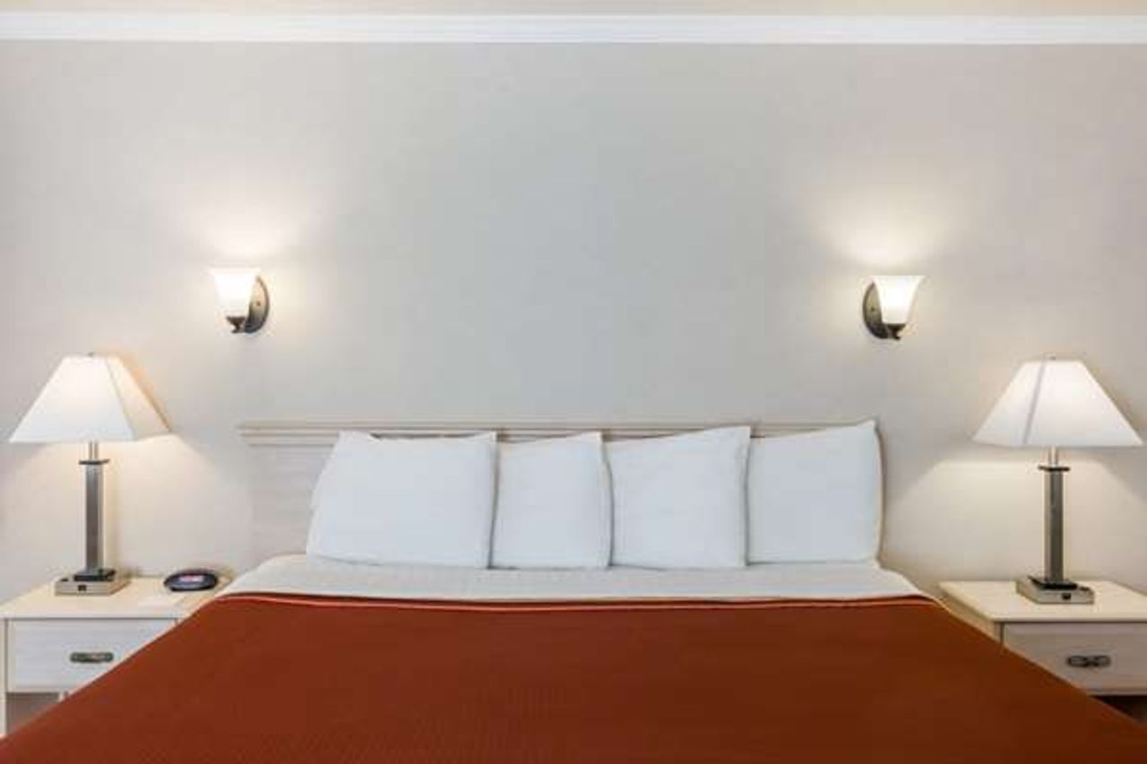 Photo of Monarch Valley Inn Marina at Monterey Bay - Room