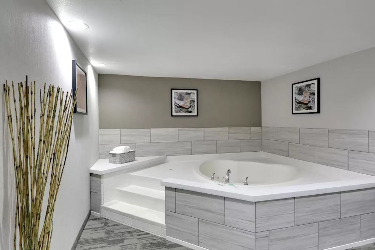 Photo of La Casa Modesto, Ascend Hotel Collection - Private in-room hot tub suites