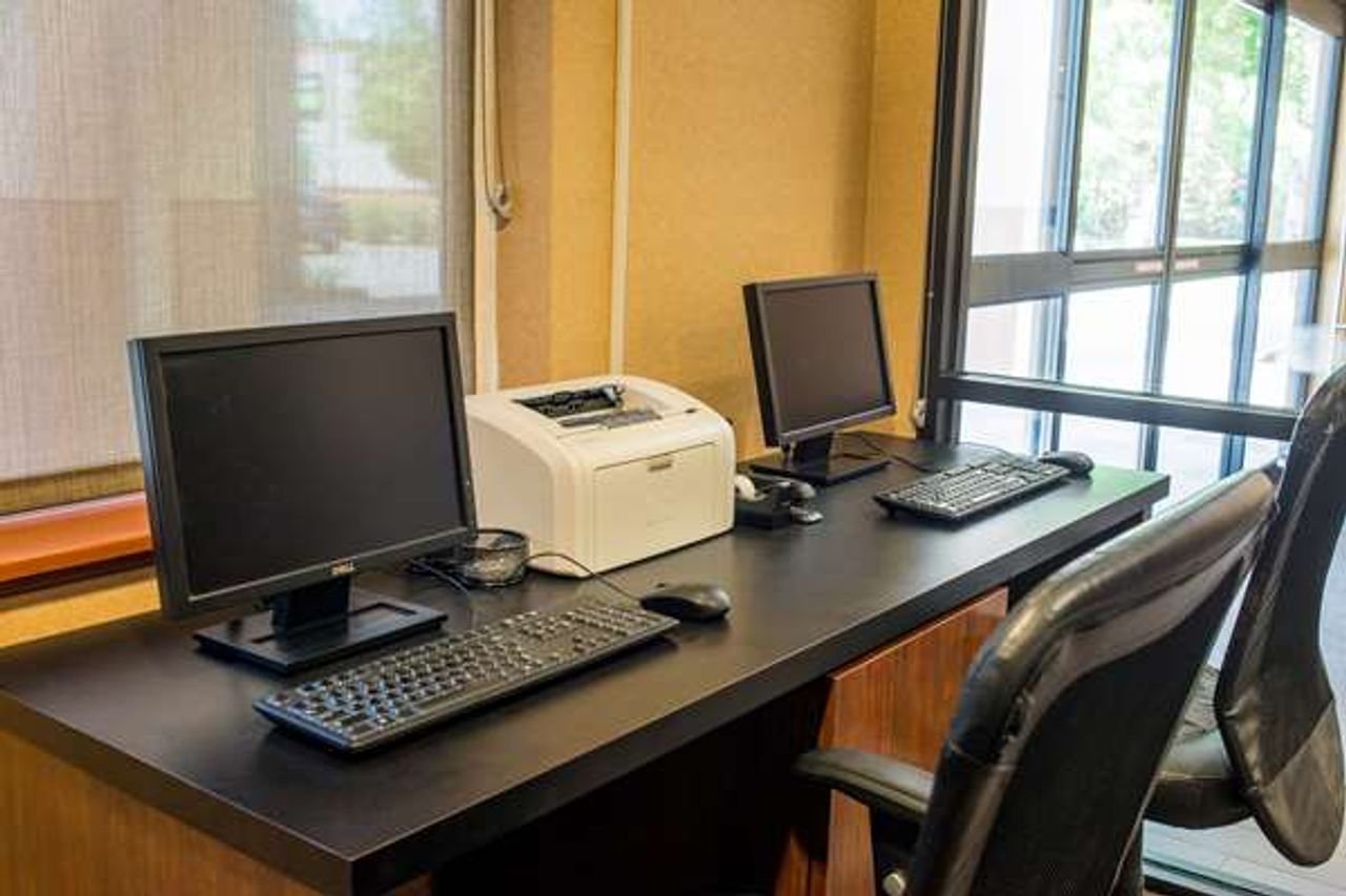 Photo of Comfort Suites Springfield RiverBend Medical - Business center services (copy/fax)