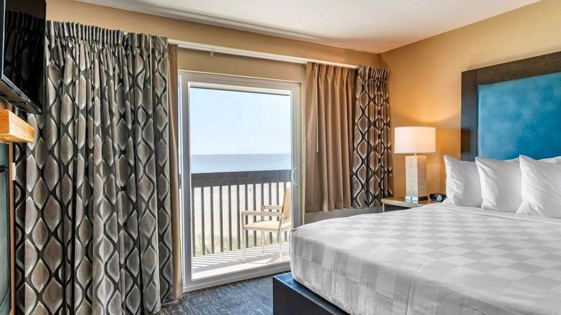 Lincoln Sands Oceanfront Resort, Ascend Hotel Collection - Room, King Bed, Private Balcony