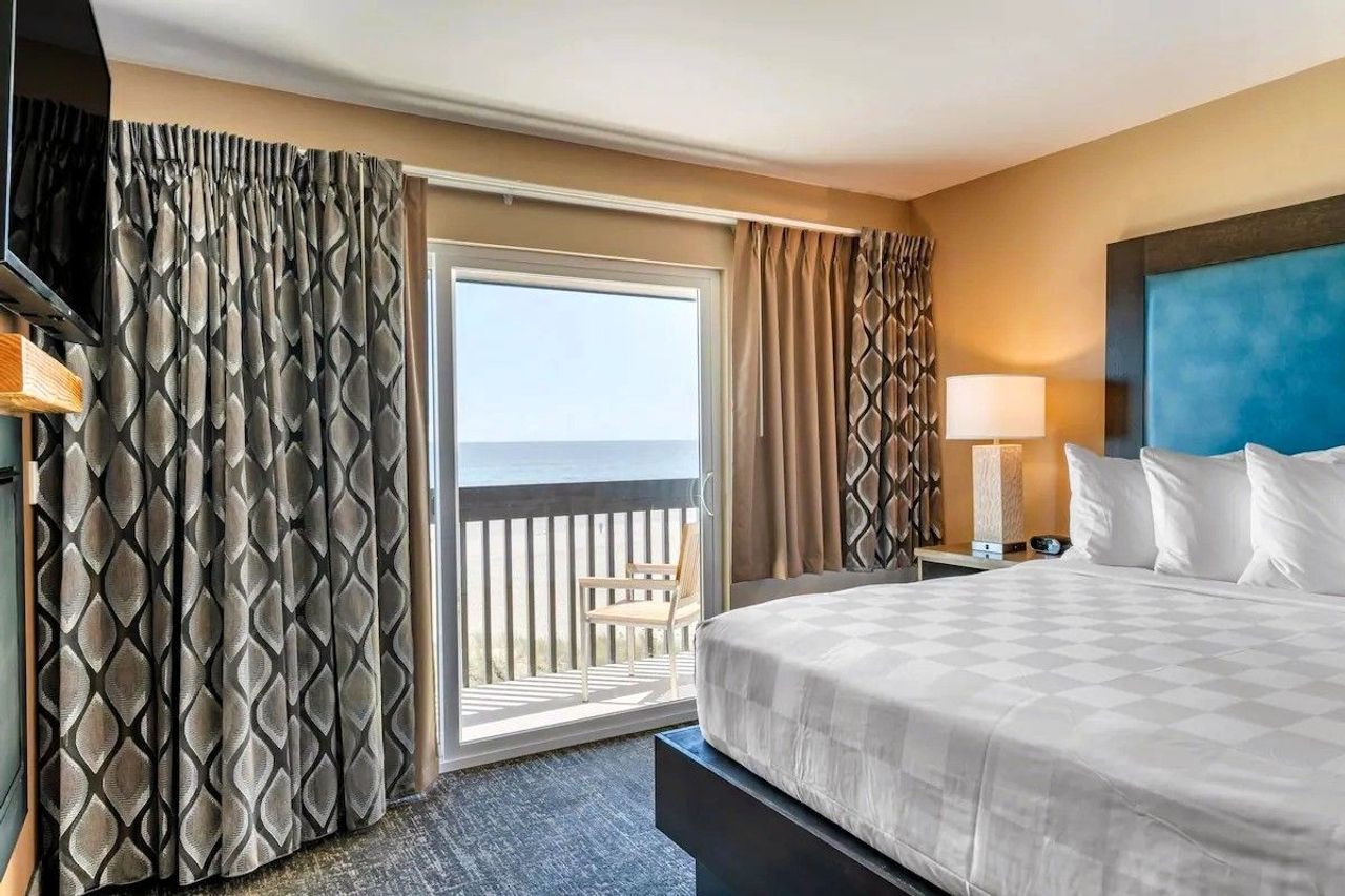 Lincoln Sands Oceanfront Resort, Ascend Hotel Collection - Room, King Bed, Private Balcony