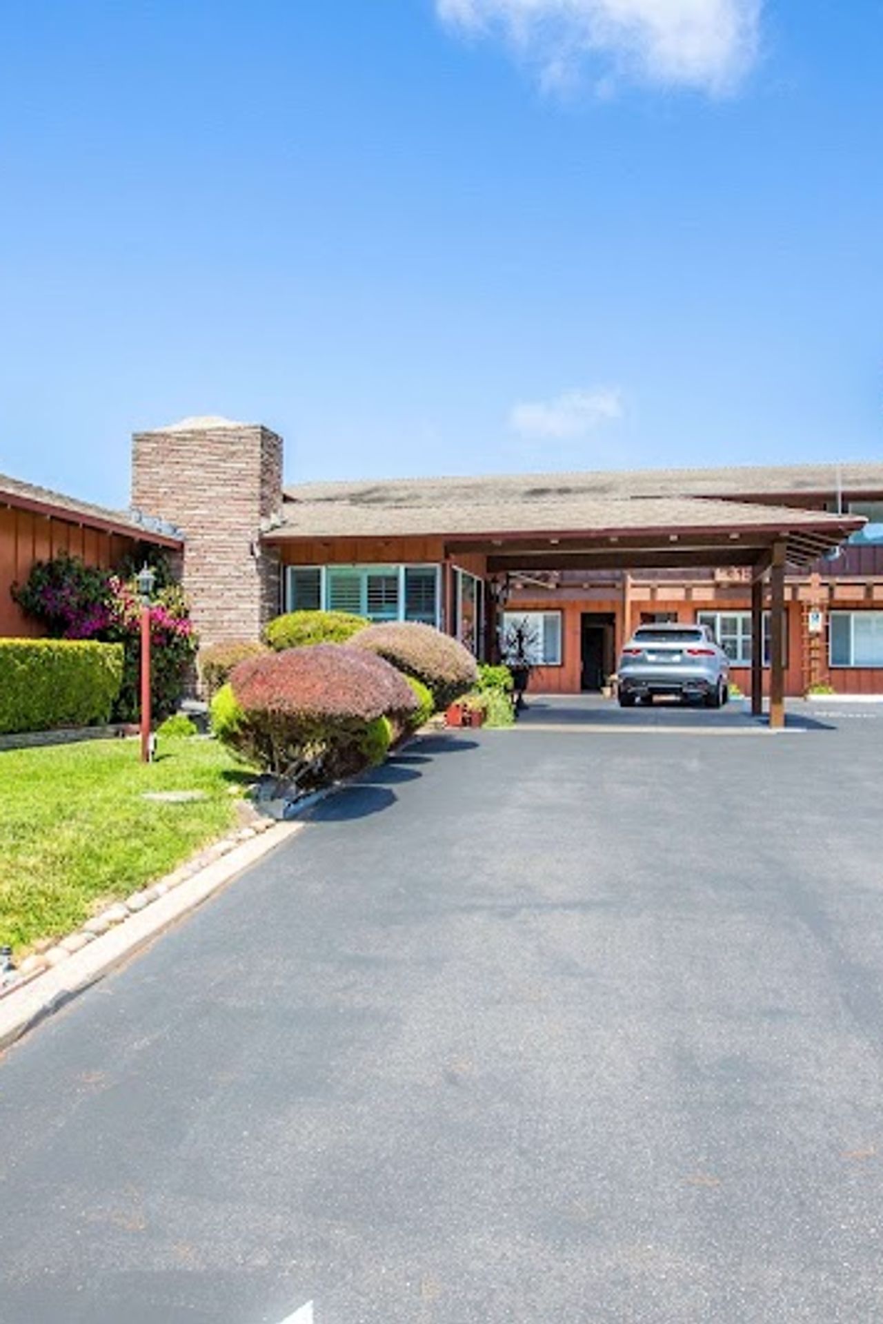 Photo of Clarion Collection Wilkie's Inn Pacific Grove - Monterey - Exterior, free parking