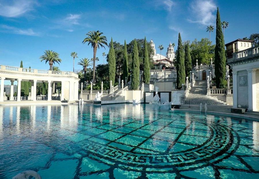 Luxury Retreats in California with Room Service