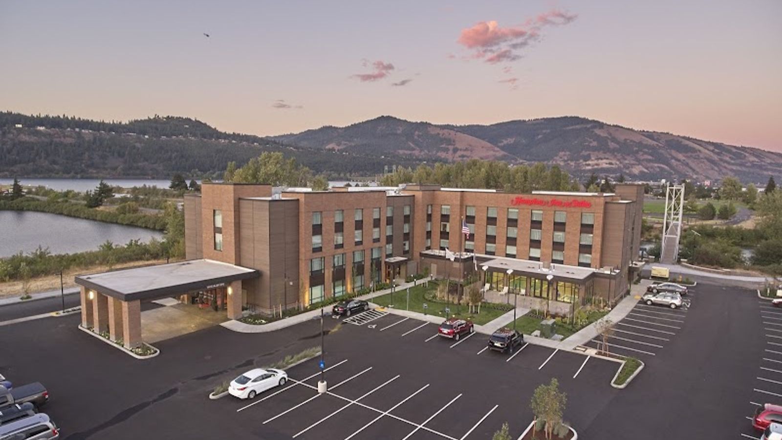 Photo of Hampton Inn & Suites Hood River