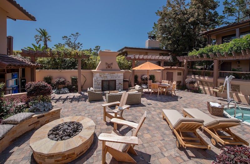 Photo of Horizon Inn & Ocean View Lodge - Outdoor fireplace lounge