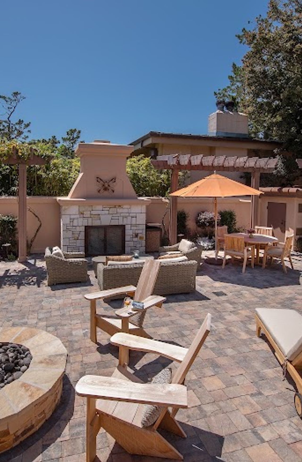 Photo of Horizon Inn & Ocean View Lodge - Outdoor fireplace lounge