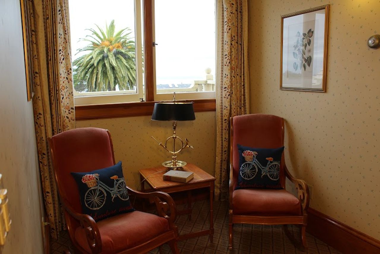 Photo of Pacific Grove Inn - Room, Seating area