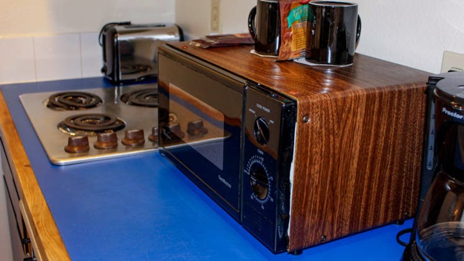 Photo of Helgeson Place Hotel Suites - Microwave