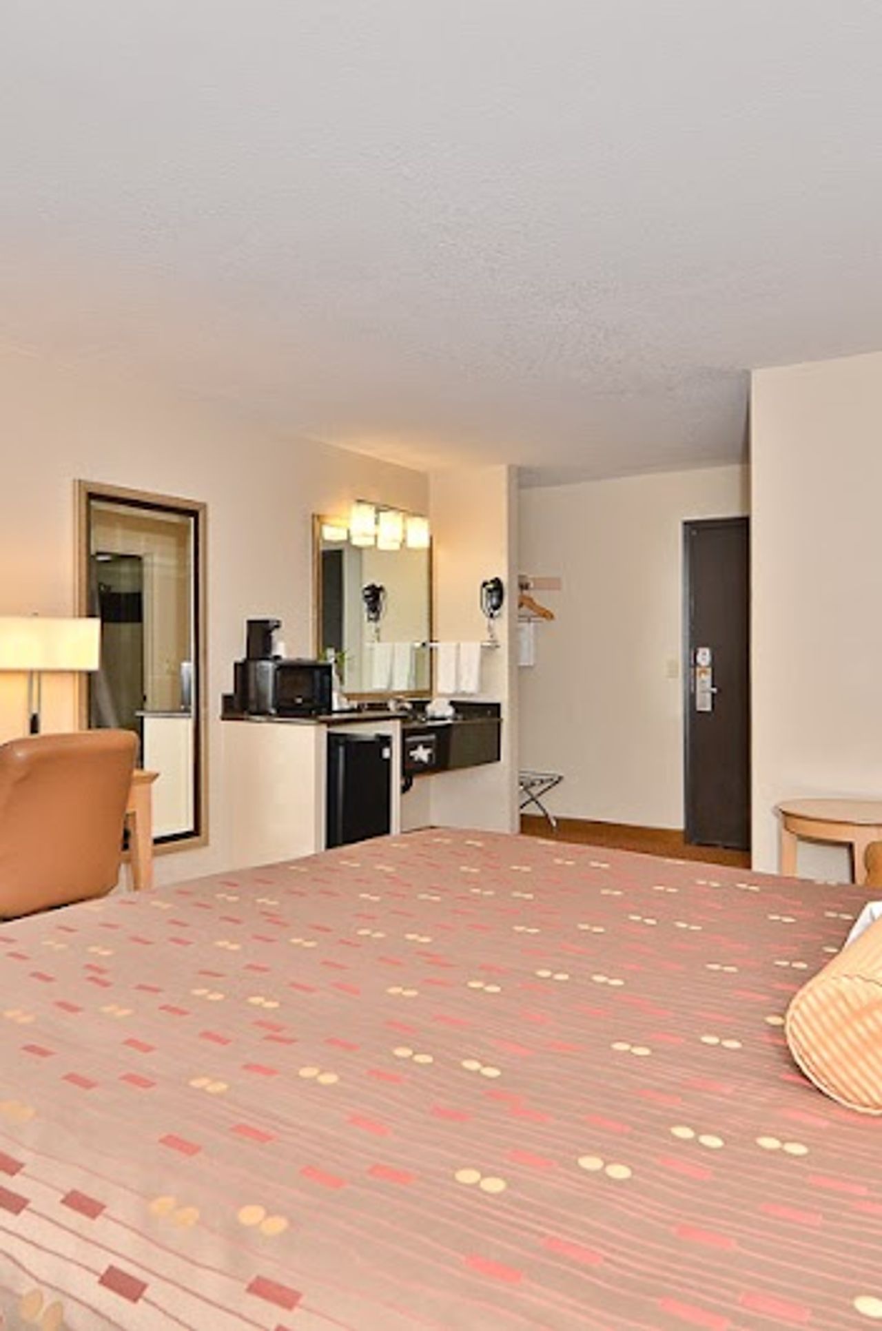 Photo of Clackamas Inn & Suites