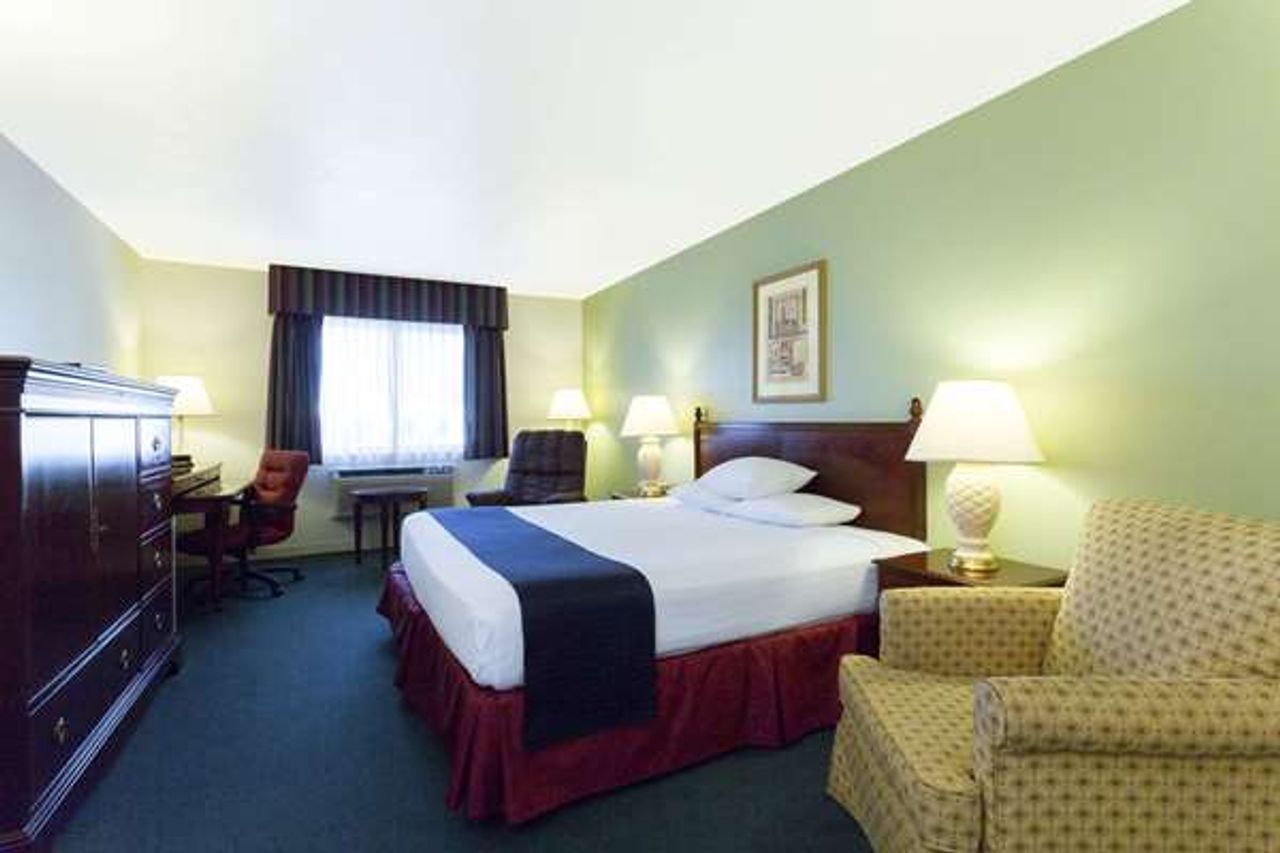 Photo of Super 8 by Wyndham Montpelier