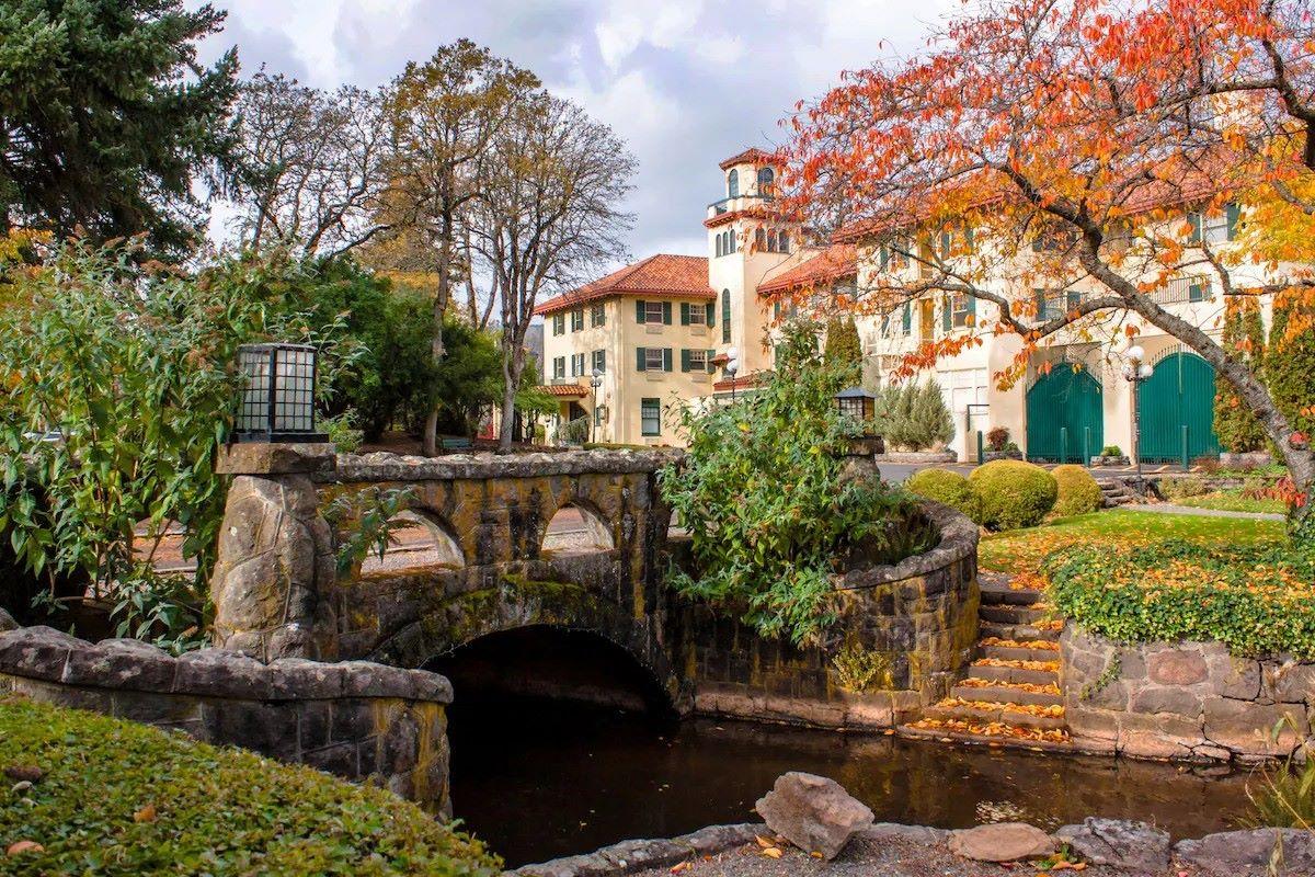 Columbia Gorge Hotel & Spa