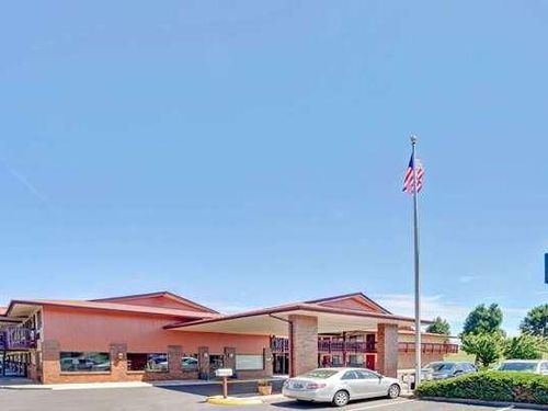 Super 8 by Wyndham Albany