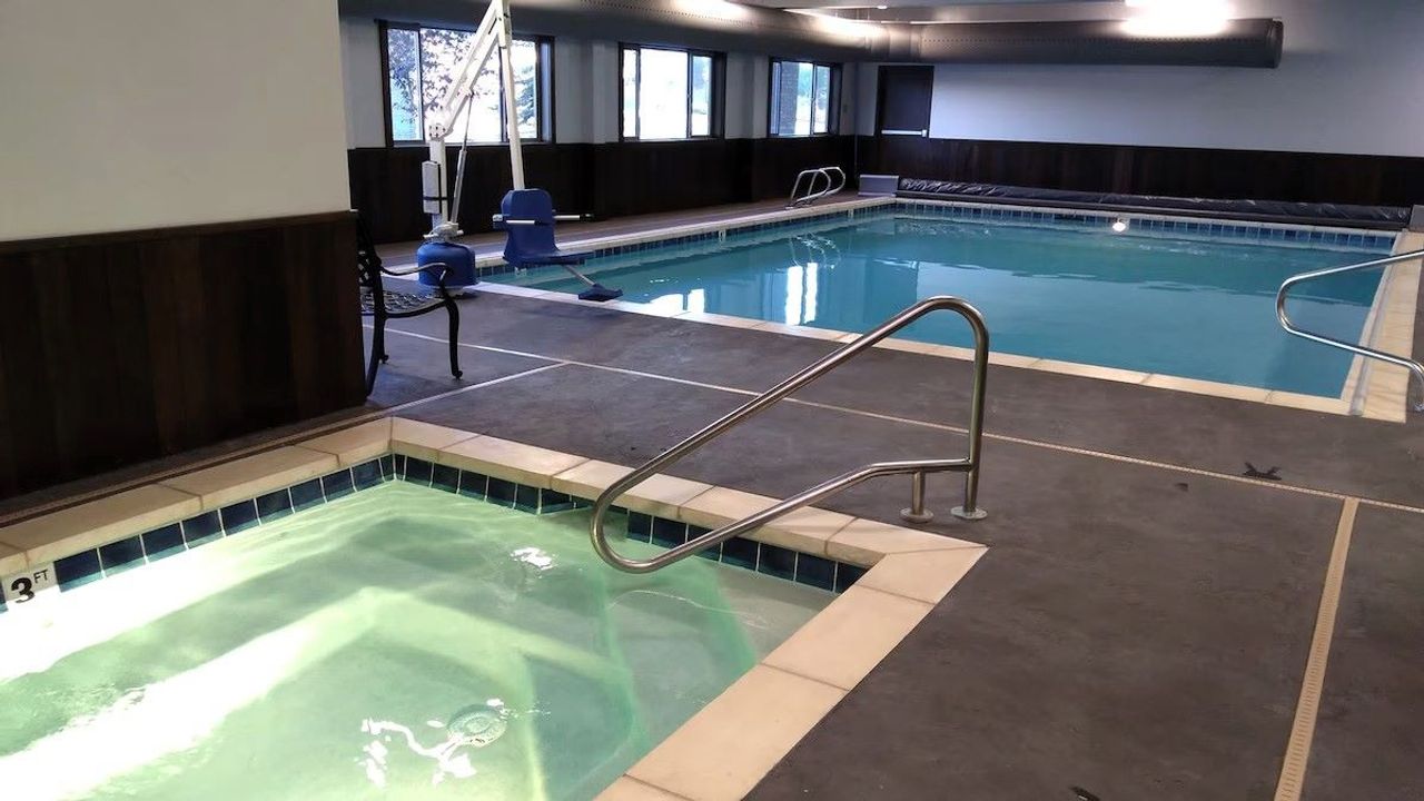 Third Street Inn - indoor heated pool and hot tub