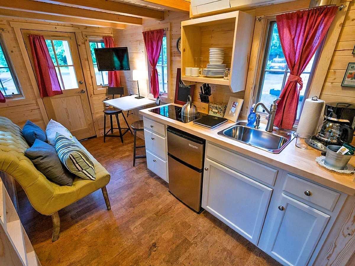 Mt Hood Village Campground - Tiny House, 1 Bedroom (Linens Included), Private kitchen, Coffee(tea) maker, dining tables